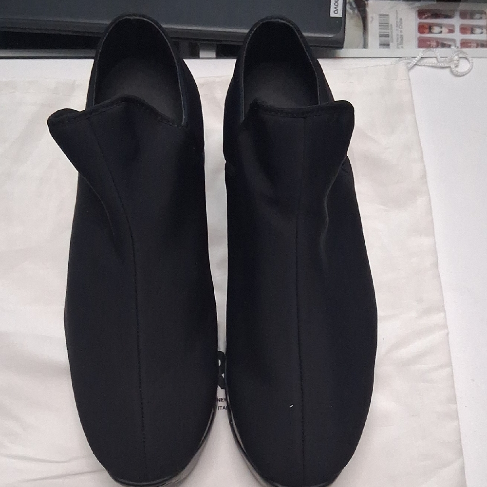 IRI Sleek Black Women's Slip-On Sneakers